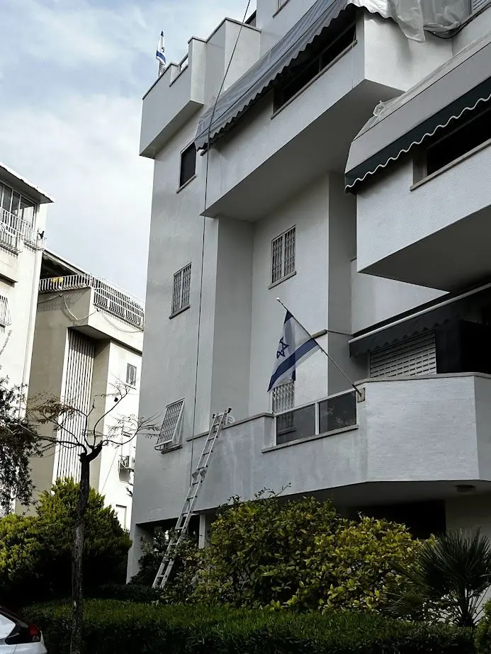 שיפוץ חזית לאחר נזקים ממלחמה בראשון לציון, דליה 8 — תמונה 2 מתוך 12