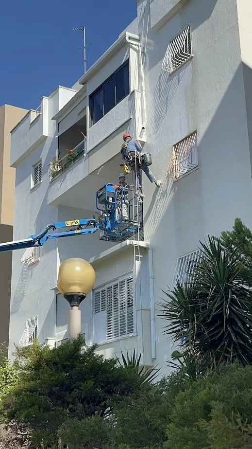 שיפוץ חזית לאחר נזקים ממלחמה בראשון לציון, דליה 8 — תמונה 6 מתוך 12