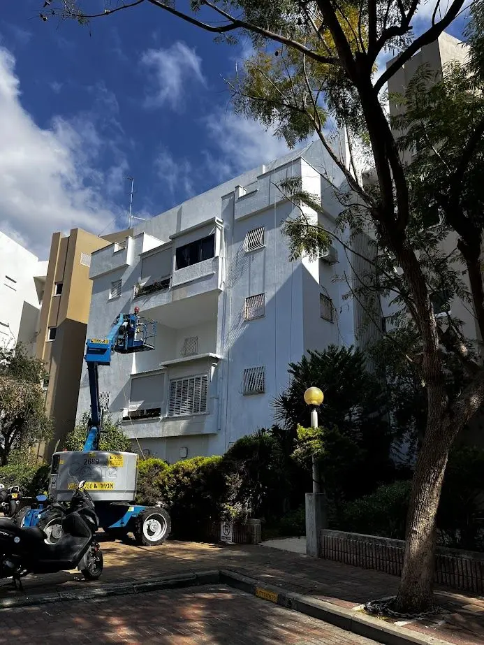 שיפוץ חזית לאחר נזקים ממלחמה בראשון לציון, דליה 8 — תמונה 7 מתוך 12