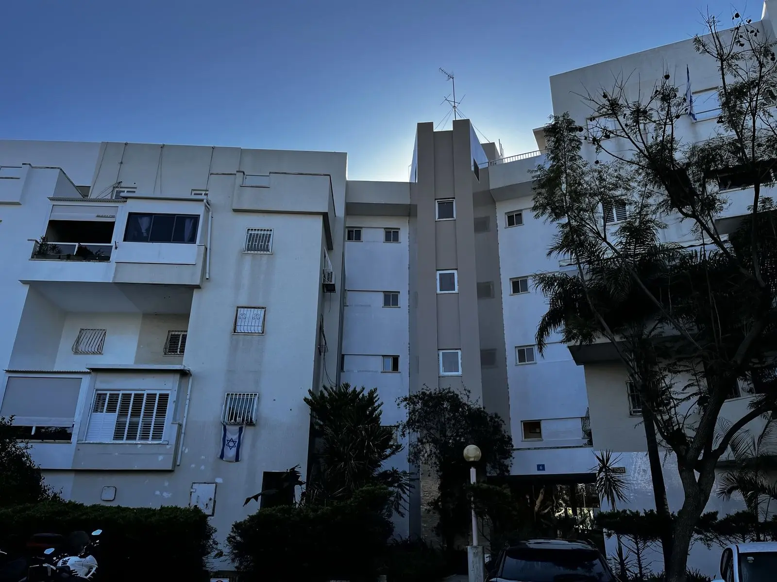 שיפוץ חזית לאחר נזקים ממלחמה בראשון לציון, דליה 8 — תמונה 8 מתוך 12