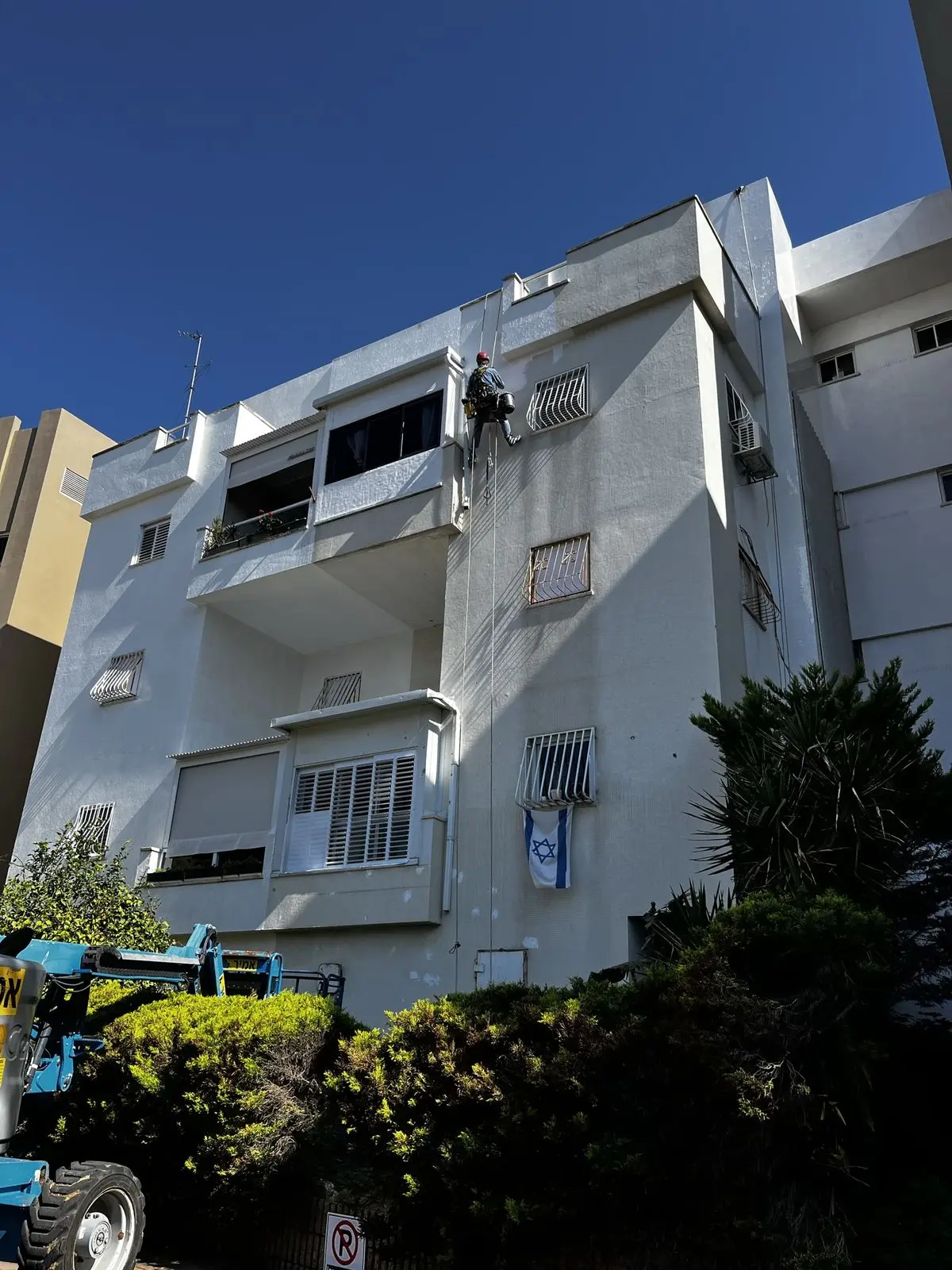 שיפוץ חזית לאחר נזקים ממלחמה בראשון לציון, דליה 8 — תמונה 10 מתוך 12