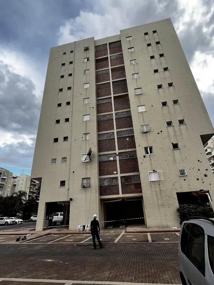 שיפוץ חזית לאחר נזקים ממלחמה בראשון לציון, דליה 8 — תמונה 12 מתוך 12